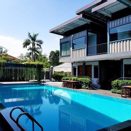 Kluang Container Swimming Pool Hotel Kültér fotó