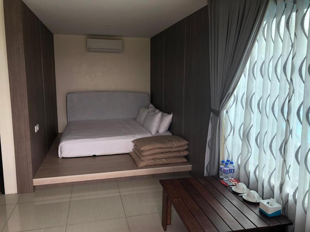 Kluang Container Swimming Pool Hotel Kültér fotó